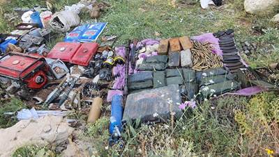Pençe-Kilit Operasyonu Bölgesinde Teröristlere Ait Çok Sayıda Silah ve Mühimmat Ele Geçirildi